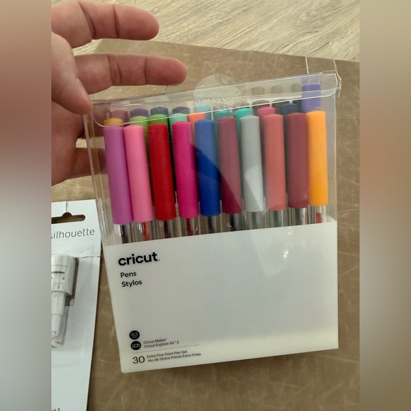 12” Silhouette Cameo 4 Crafting Machine & Accessories BUNDLE - Picture 7 of 12